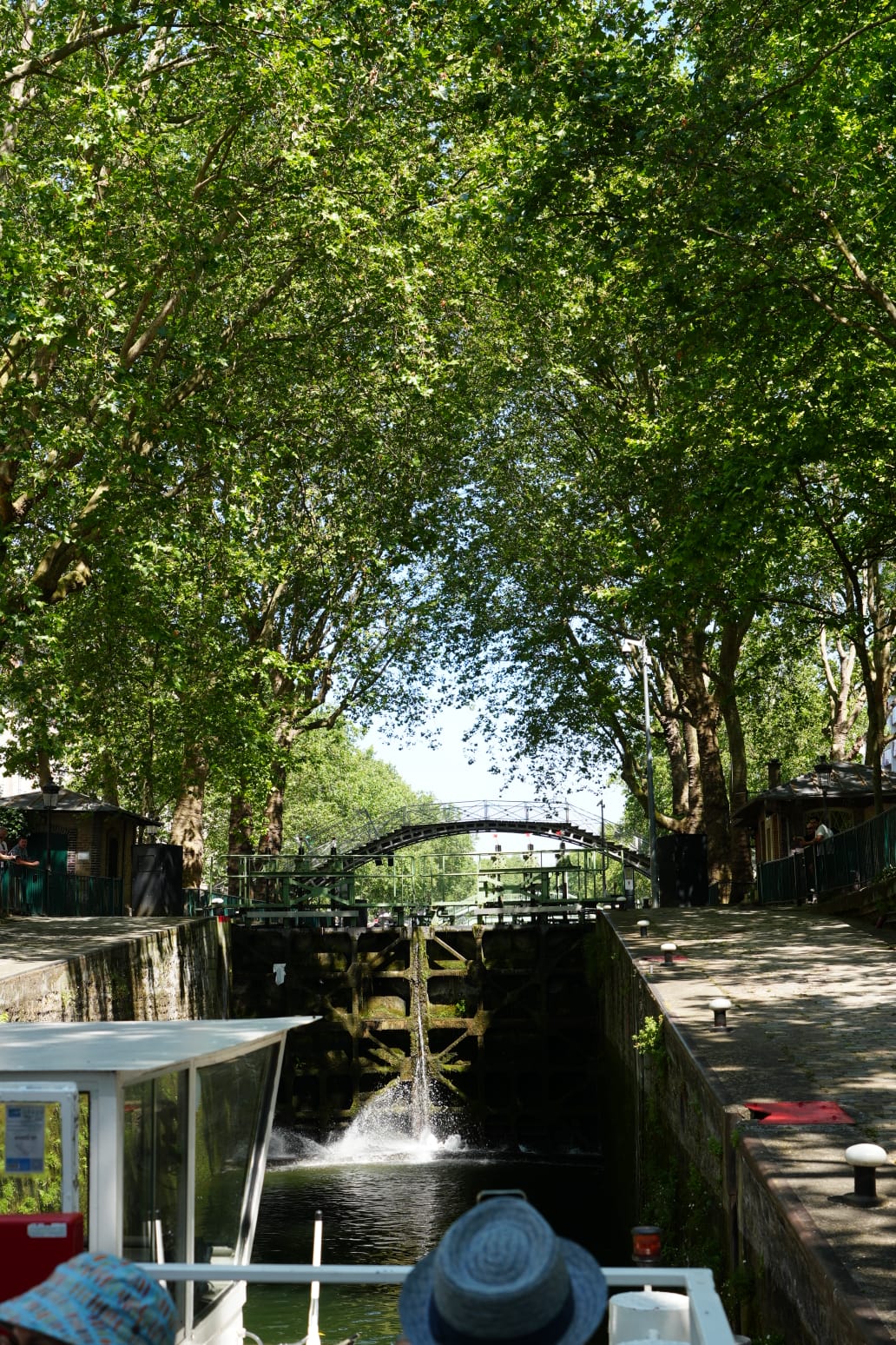 The so-called "lock of the dead", at the exit of the underground canal
